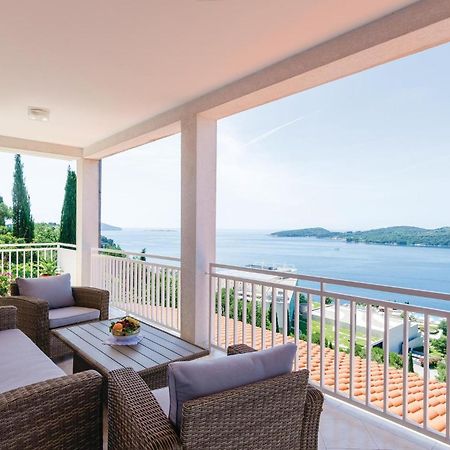 3 Bedroom Beautiful Apartment In Orasac Εξωτερικό φωτογραφία