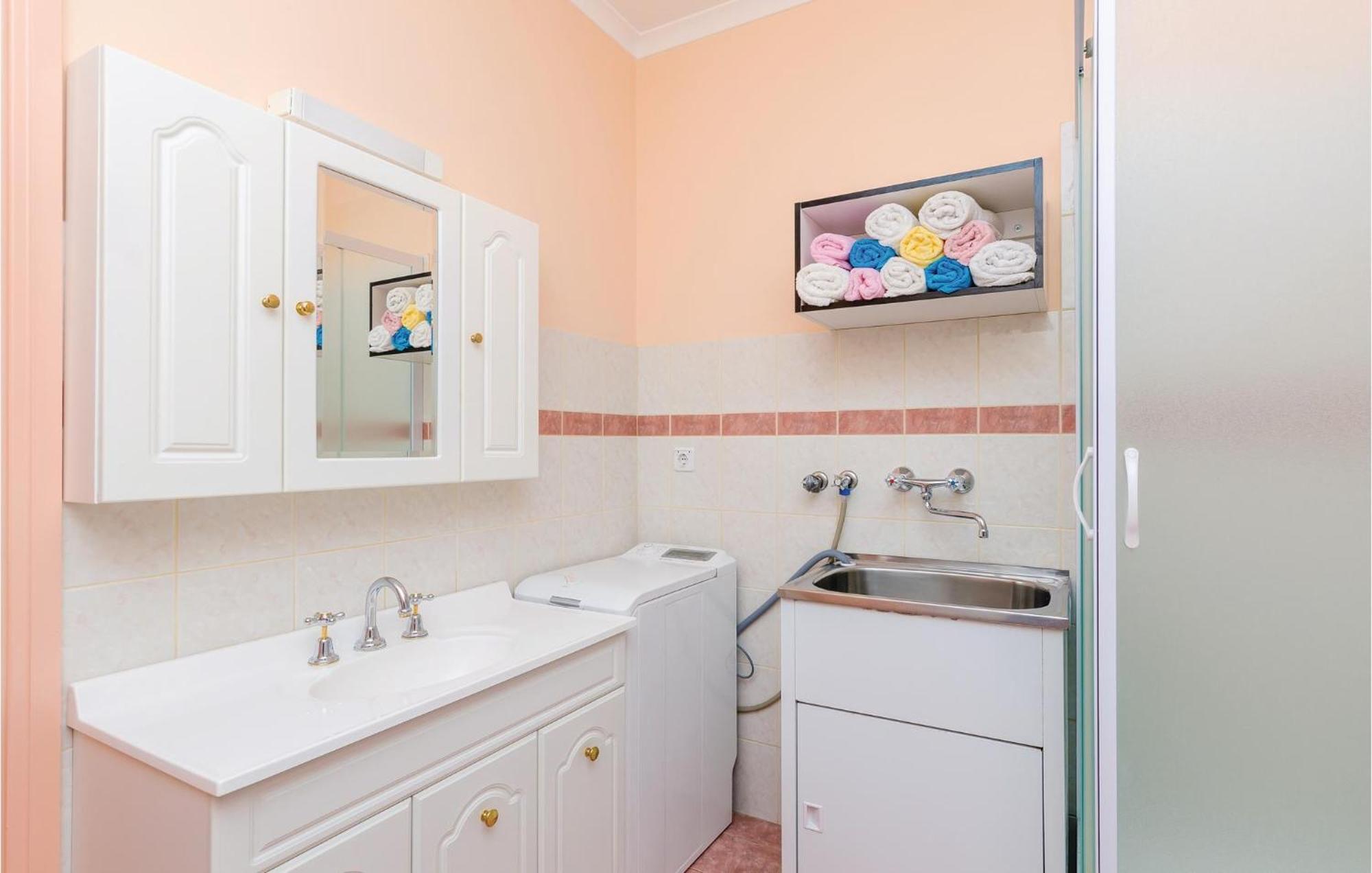3 Bedroom Beautiful Apartment In Orasac Εξωτερικό φωτογραφία