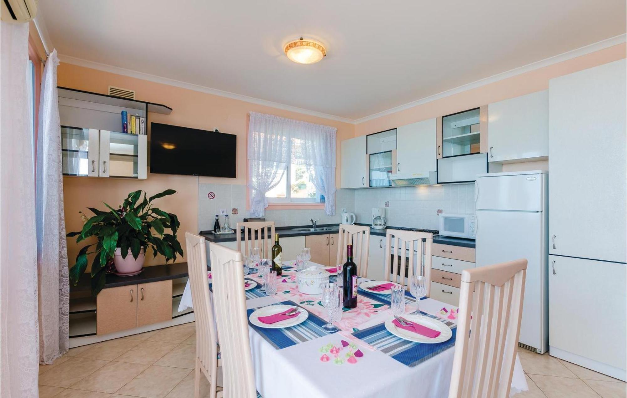 3 Bedroom Beautiful Apartment In Orasac Εξωτερικό φωτογραφία
