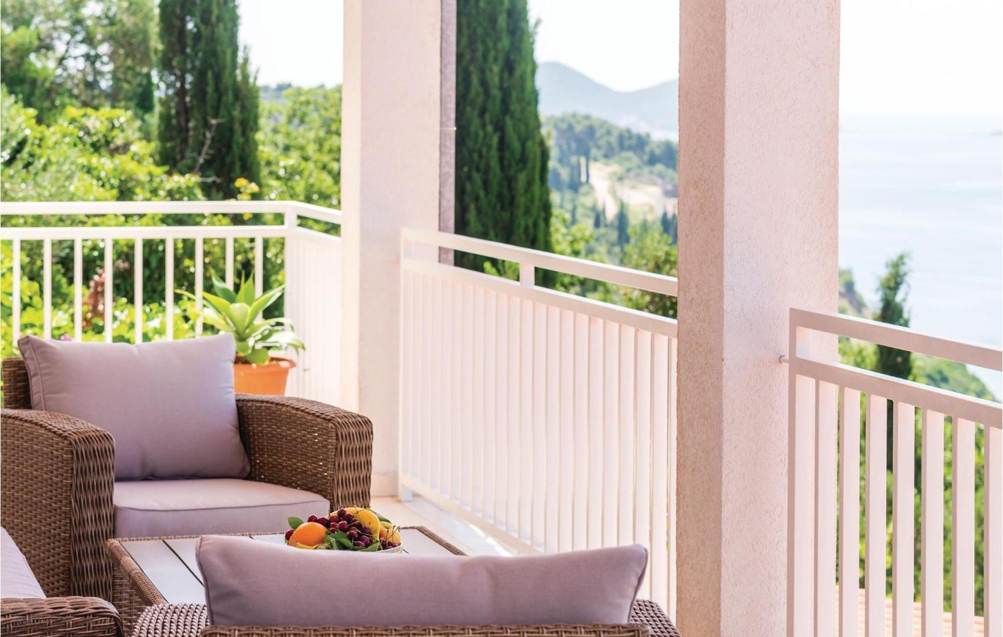 3 Bedroom Beautiful Apartment In Orasac Εξωτερικό φωτογραφία