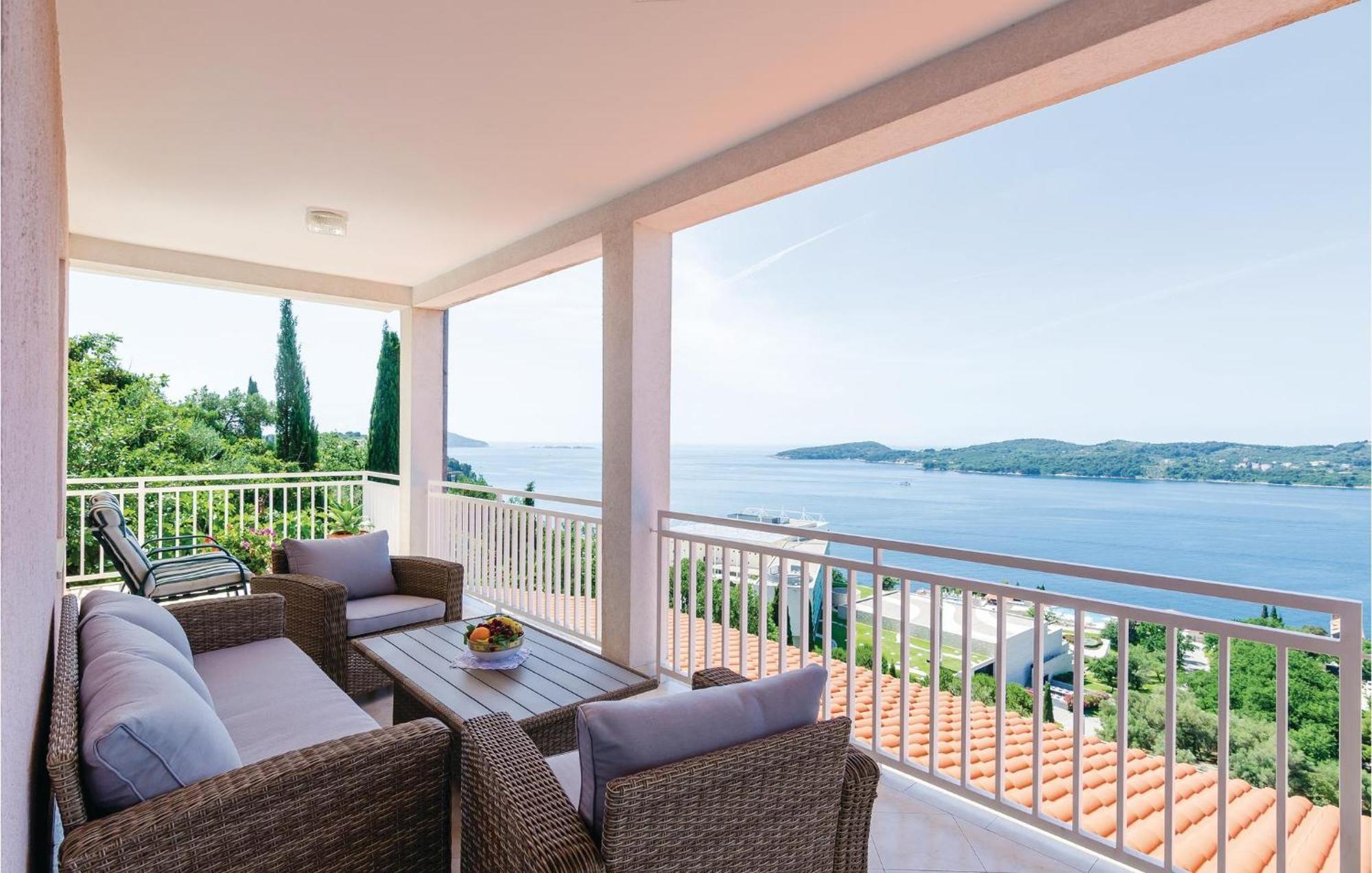 3 Bedroom Beautiful Apartment In Orasac Εξωτερικό φωτογραφία